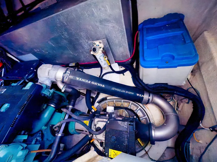 Syrenka Yacht Photos Pics Engine compartment of a 2008 Regal Commodore 4060 boat, featuring Volvo Penta components.