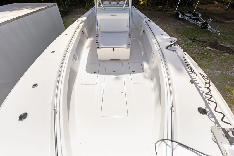  Yacht Photos Pics 2016 SeaHunter 41 Tournament boat deck, spacious and well-equipped for fishing.