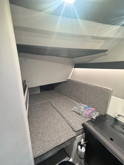  Yacht Photos Pics 2025 COBALT R33 OB - Image 10