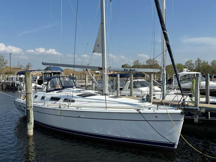 Knot Flyin Yacht Photos Pics 