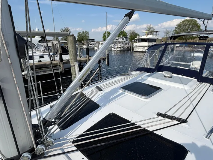 Knot Flyin Yacht Photos Pics 