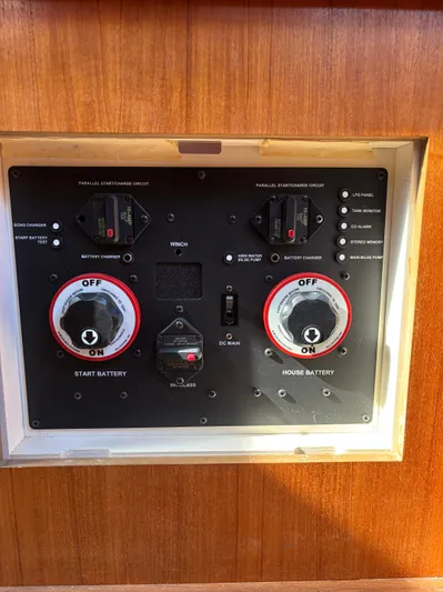 Knot Flyin Yacht Photos Pics 