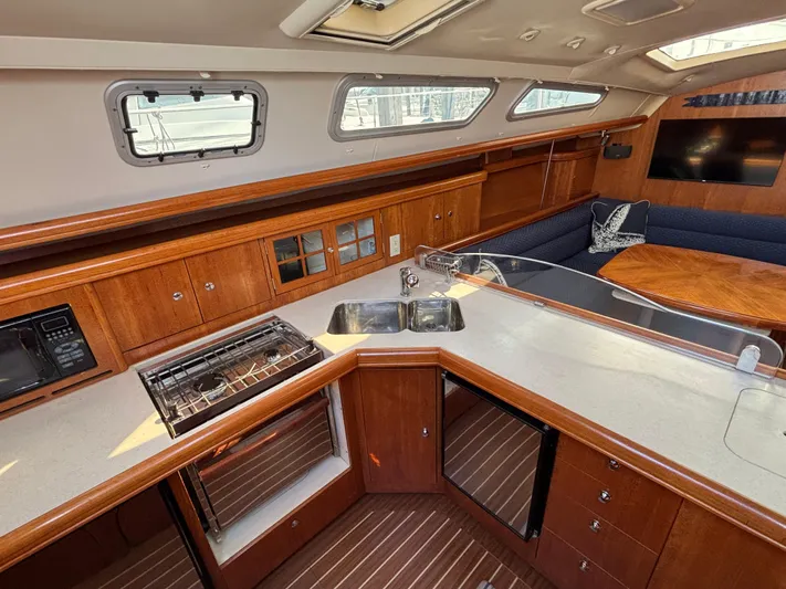 Knot Flyin Yacht Photos Pics 