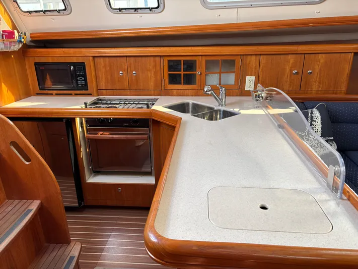 Knot Flyin Yacht Photos Pics 