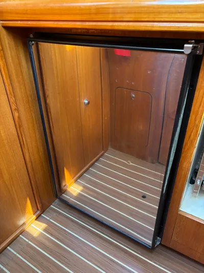 Knot Flyin Yacht Photos Pics 