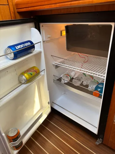 Knot Flyin Yacht Photos Pics 