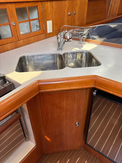 Knot Flyin Yacht Photos Pics 