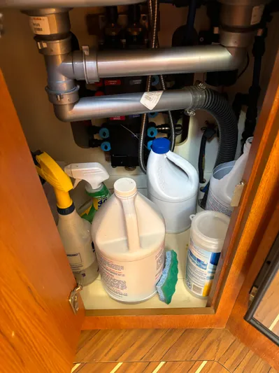 Knot Flyin Yacht Photos Pics 