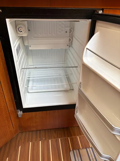 Knot Flyin Yacht Photos Pics 