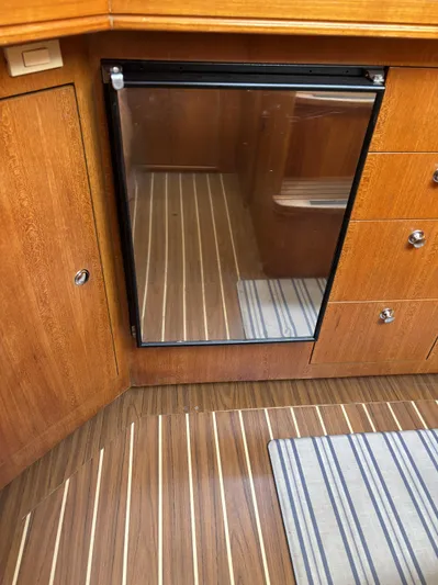 Knot Flyin Yacht Photos Pics 