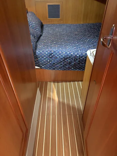 Knot Flyin Yacht Photos Pics 