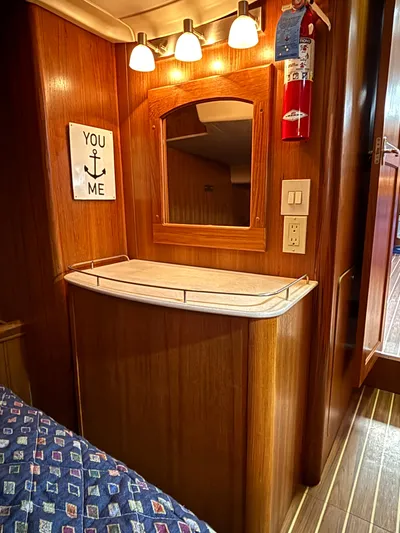 Knot Flyin Yacht Photos Pics 