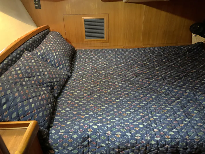 Knot Flyin Yacht Photos Pics 