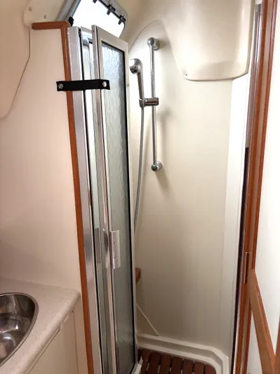 Knot Flyin Yacht Photos Pics 