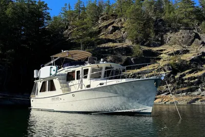 Helmsman Trawlers 38 Pilothouse