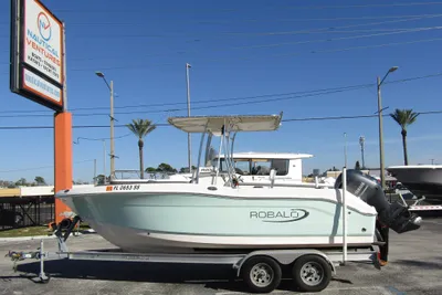 2019 Robalo R202 Explorer