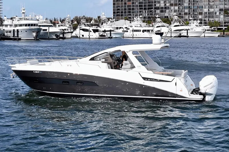 Cinza Yacht Photos Pics 2020 Azimut 40 Verve yacht cruising in a marina with other boats in the background.