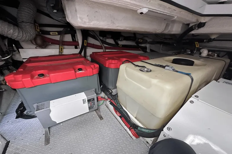 Cinza Yacht Photos Pics Engine room of 2020 Azimut 40 Verve with batteries and fuel tank.