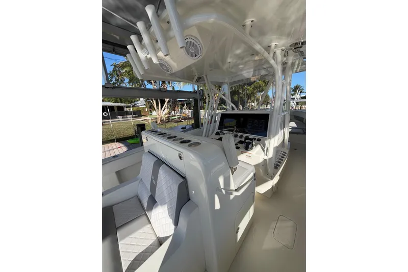  Yacht Photos Pics 2018 SeaVee 390Z boat interior with modern helm and seating.