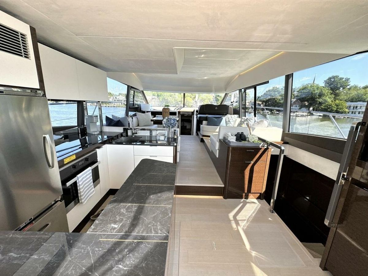 2022 Prestige 59 
