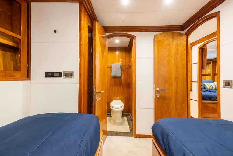 Ocean 1 Yacht Photos Pics 