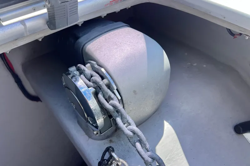 Ke'ala Yacht Photos Pics Boat anchor windlass with chain, Balance 482 model, 2021.