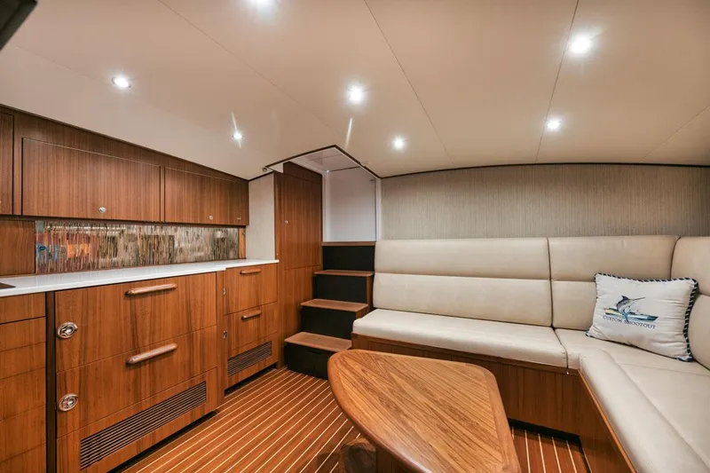 Coral C Yacht Photos Pics Salon/Cabin