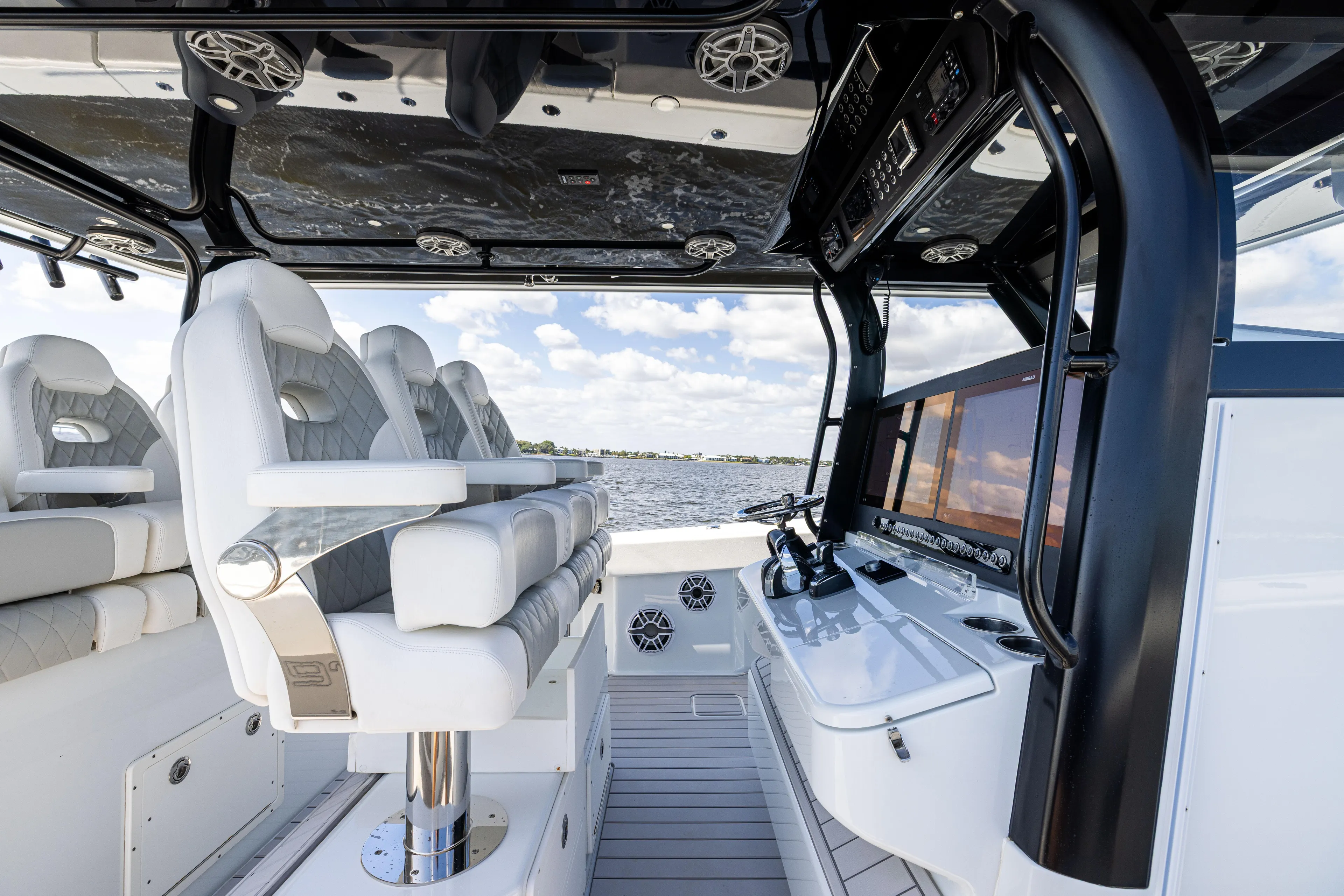 47 Freeman 2022 Yacht Photos Pics Freeman 47 2022 - Exterior Helm