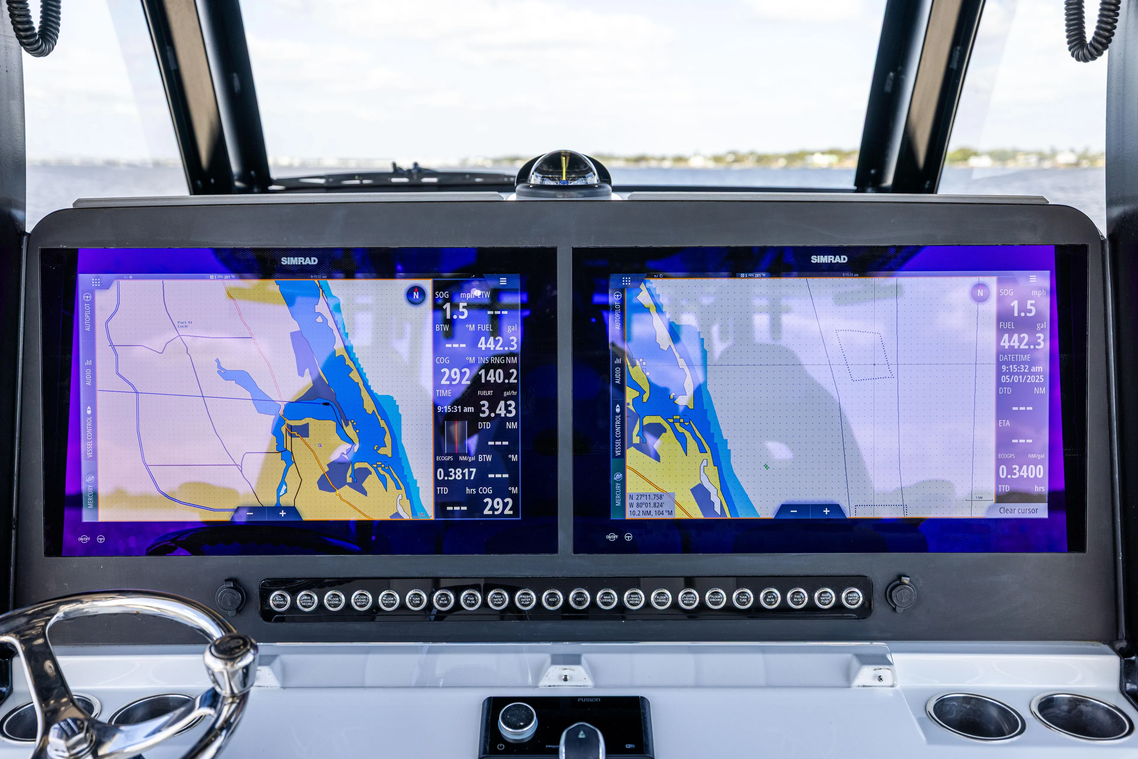 47 Freeman 2022 Yacht Photos Pics Freeman 47 2022 - Exterior Helm