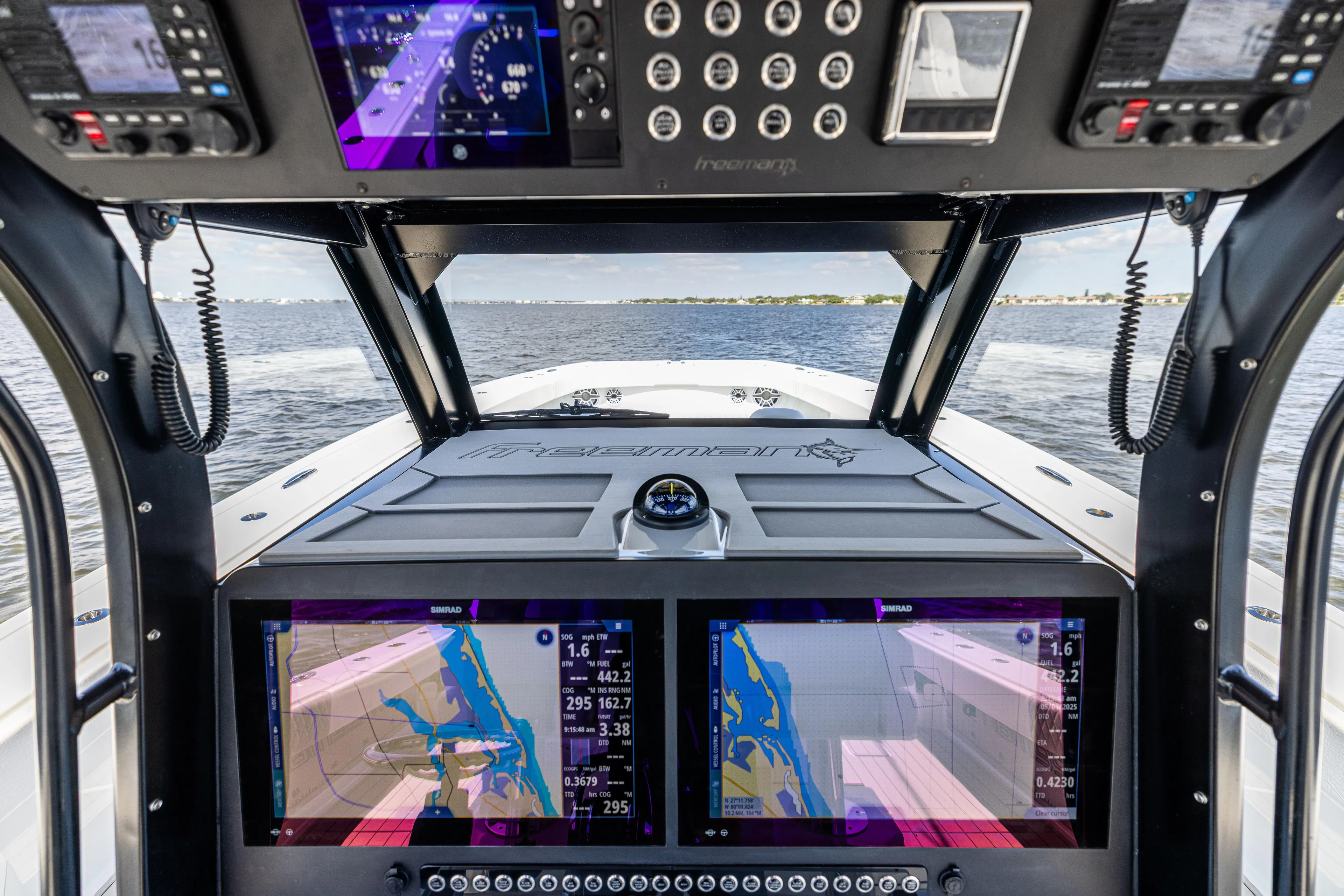 47 Freeman 2022 Yacht Photos Pics Freeman 47 2022 - Exterior Helm