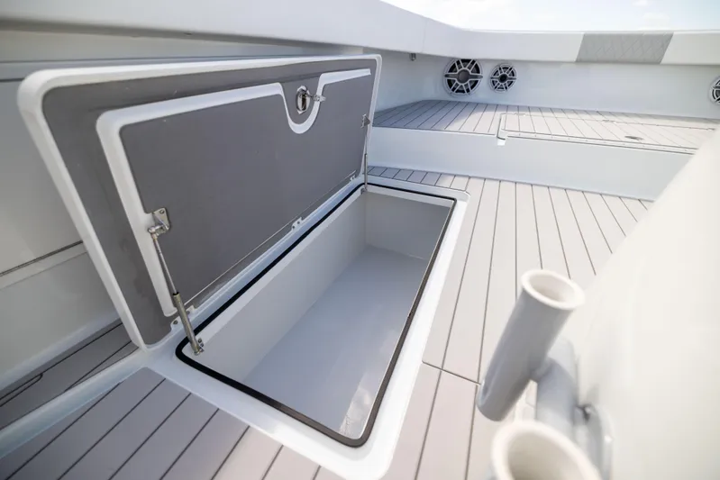 47 Freeman 2022 Yacht Photos Pics Freeman 47 2022 - Exterior Bow