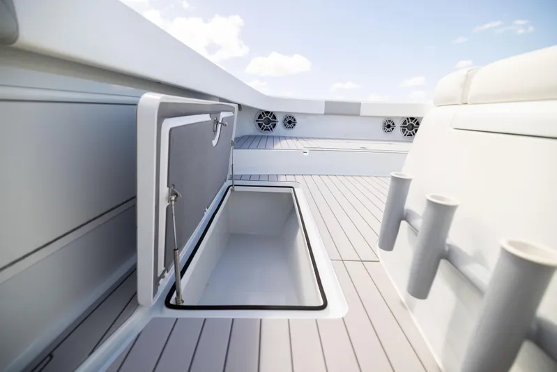 47 Freeman 2022 Yacht Photos Pics Freeman 47 2022 - Exterior Bow