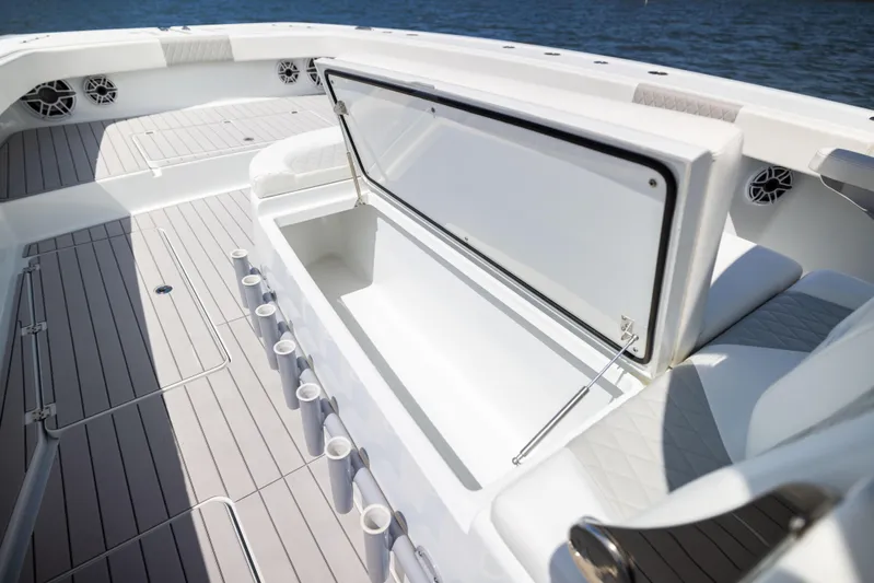 47 Freeman 2022 Yacht Photos Pics Freeman 47 2022 - Exterior Bow