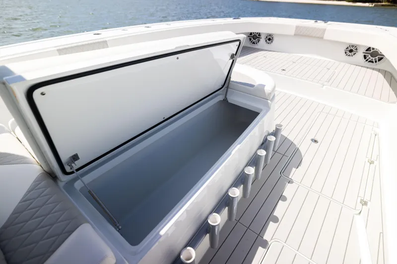 47 Freeman 2022 Yacht Photos Pics Freeman 47 2022 - Exterior Bow