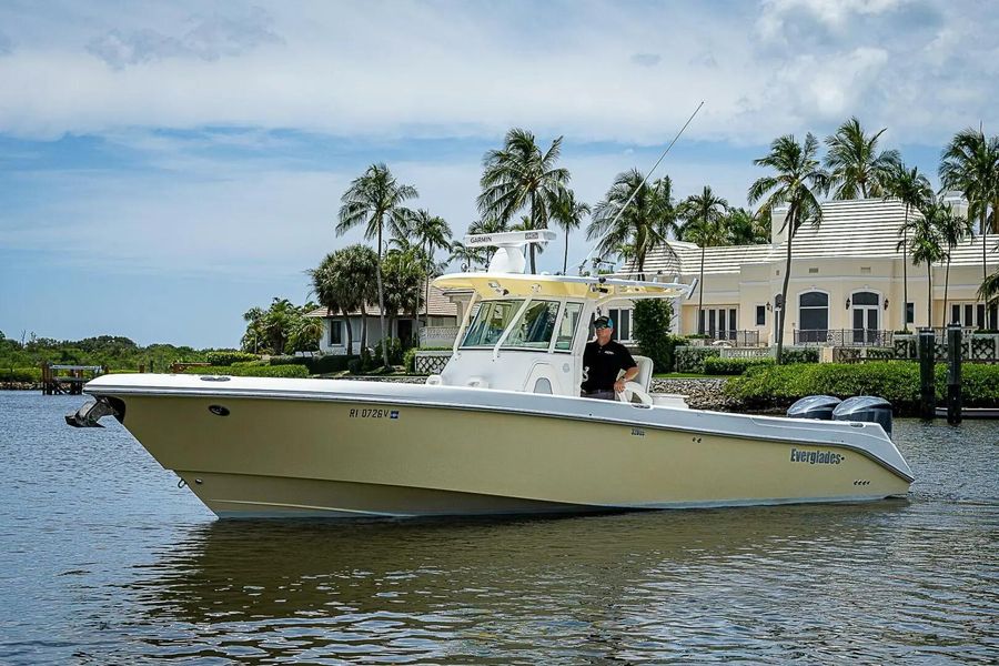 2010 Everglades Center Console