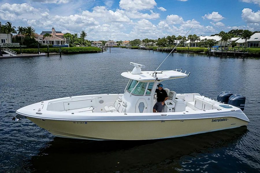 2010 Everglades Center Console