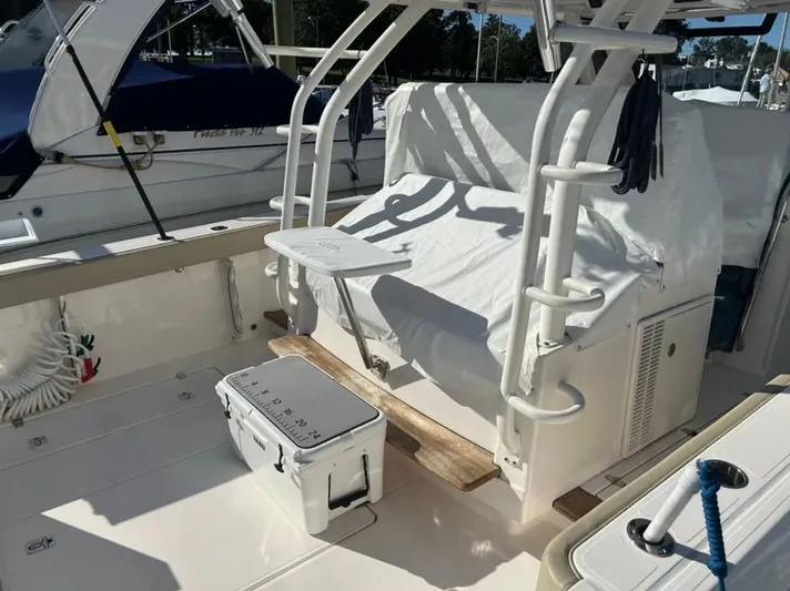 "ahhh Nice" Yacht Photos Pics Interior of a 2018 Pursuit S 368 Sport boat.