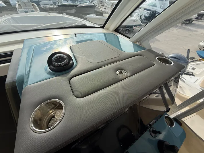 "ahhh Nice" Yacht Photos Pics 2018 Pursuit S 368 Sport helm with compass and cup holders.