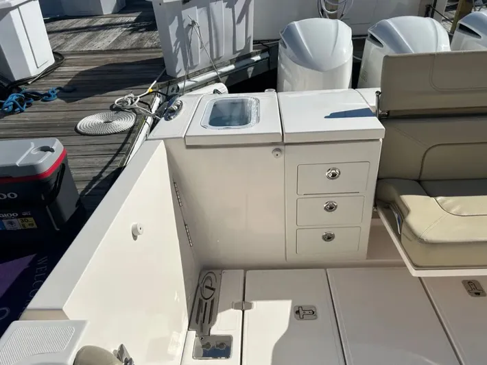 "ahhh Nice" Yacht Photos Pics Interior of a 2018 Pursuit S 368 Sport boat.