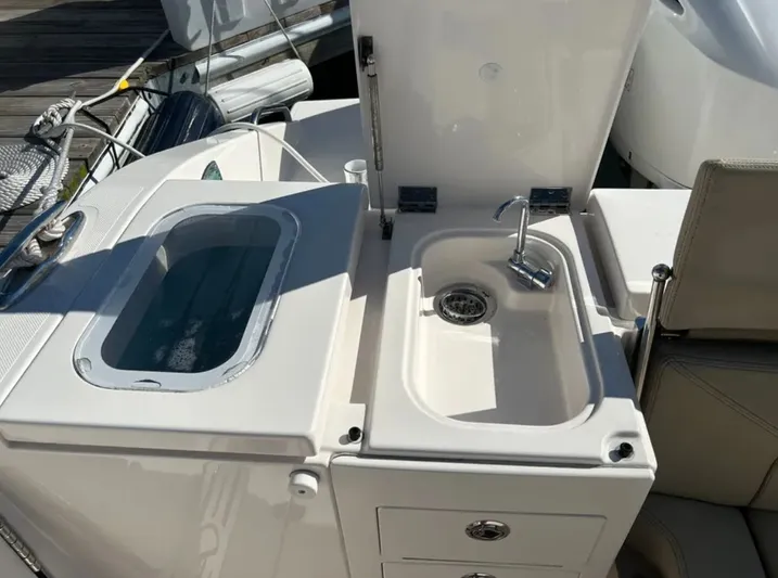 "ahhh Nice" Yacht Photos Pics 2018 Pursuit S 368 Sport boat kitchenette with sink.