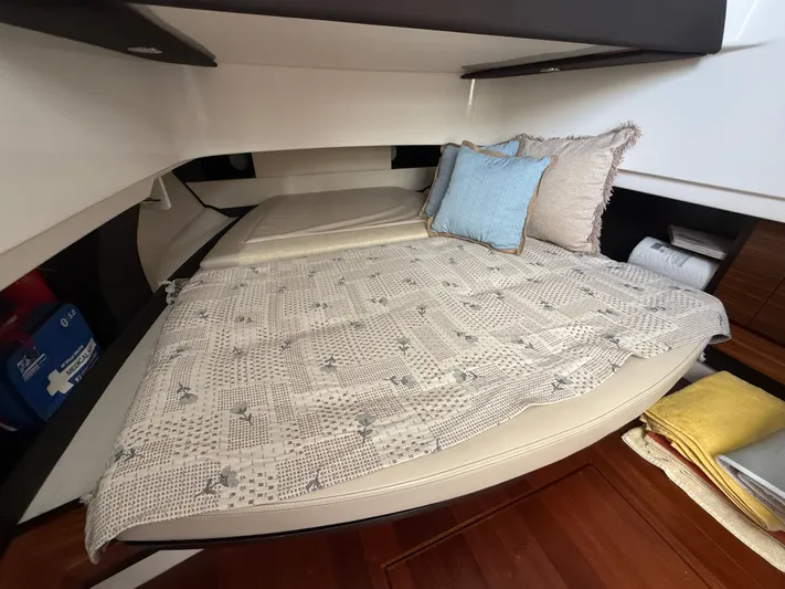 "ahhh Nice" Yacht Photos Pics Interior of a 2018 Pursuit S 368 Sport with cozy bed.