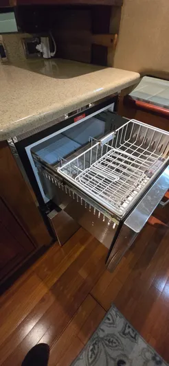 Mano 1 Yacht Photos Pics 