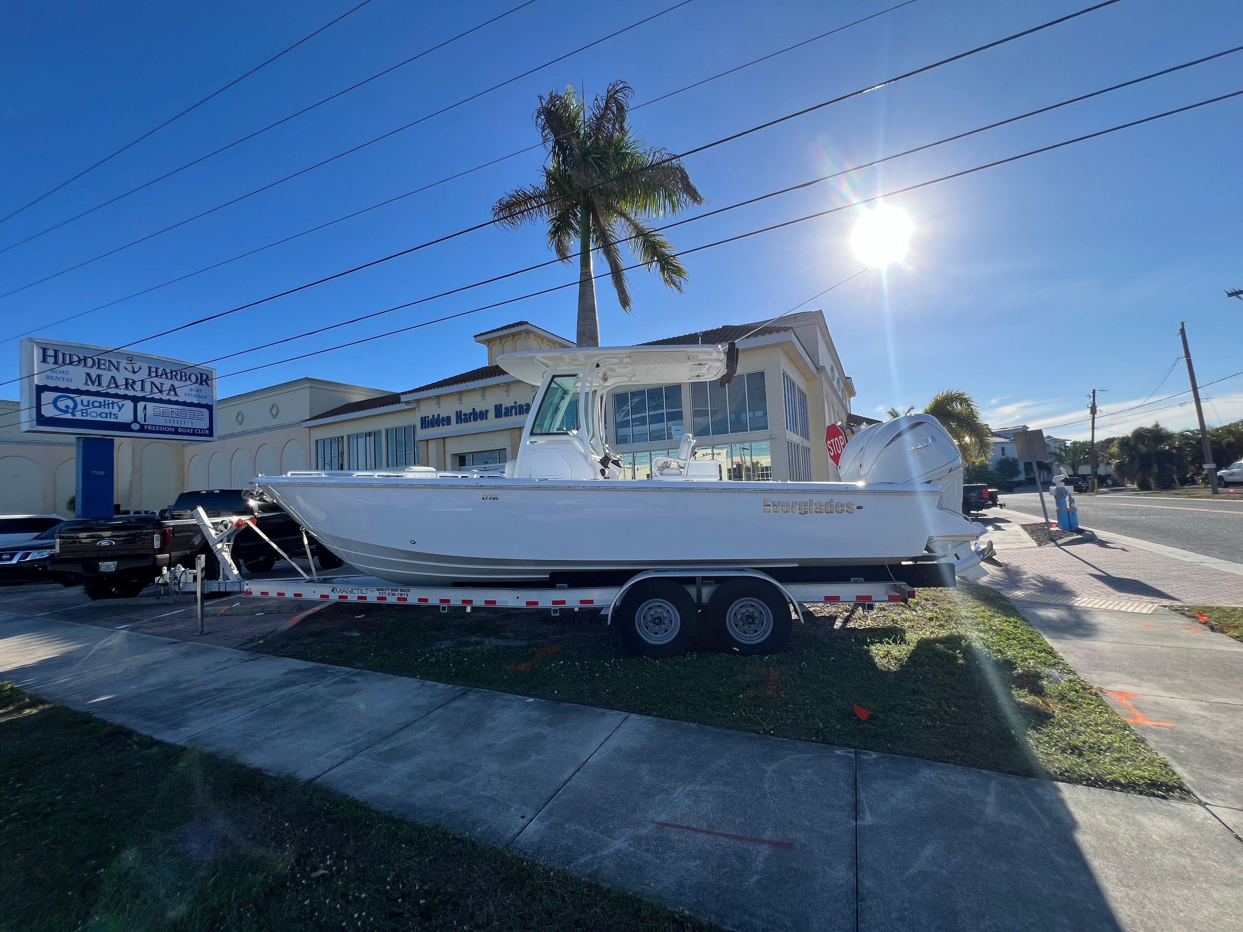 Everglades 273 Center Console