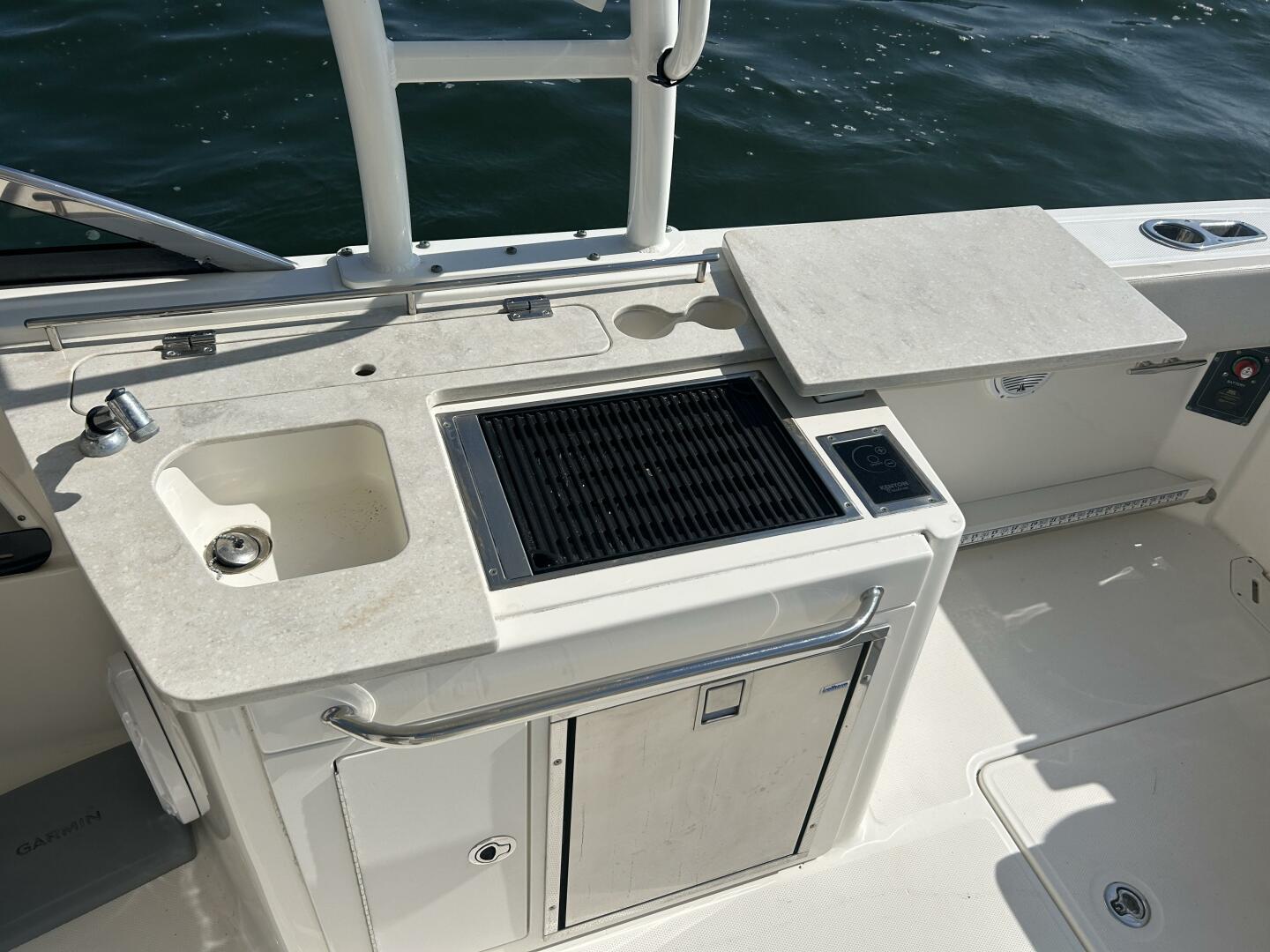 2014 Boston Whaler 270 Vantage Dual Console for sale - YachtWorld