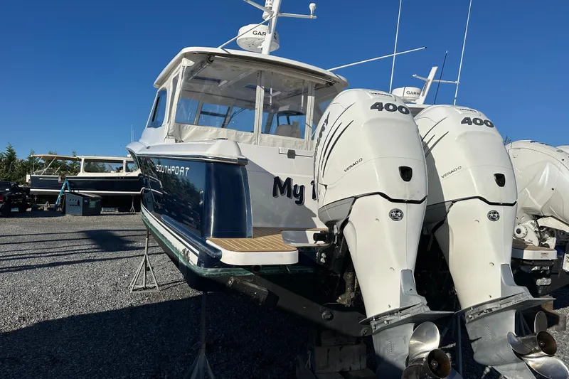  Yacht Photos Pics 2020 Southport 33DC boat with twin Mercury 400 engines on display.