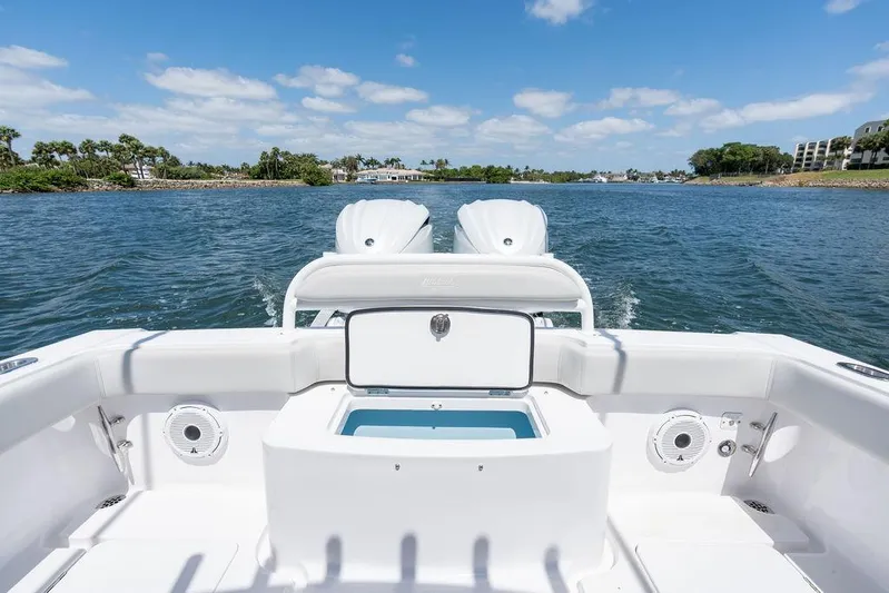  Yacht Photos Pics 2022 Jupiter 32 boat on water, featuring dual engines and spacious deck.