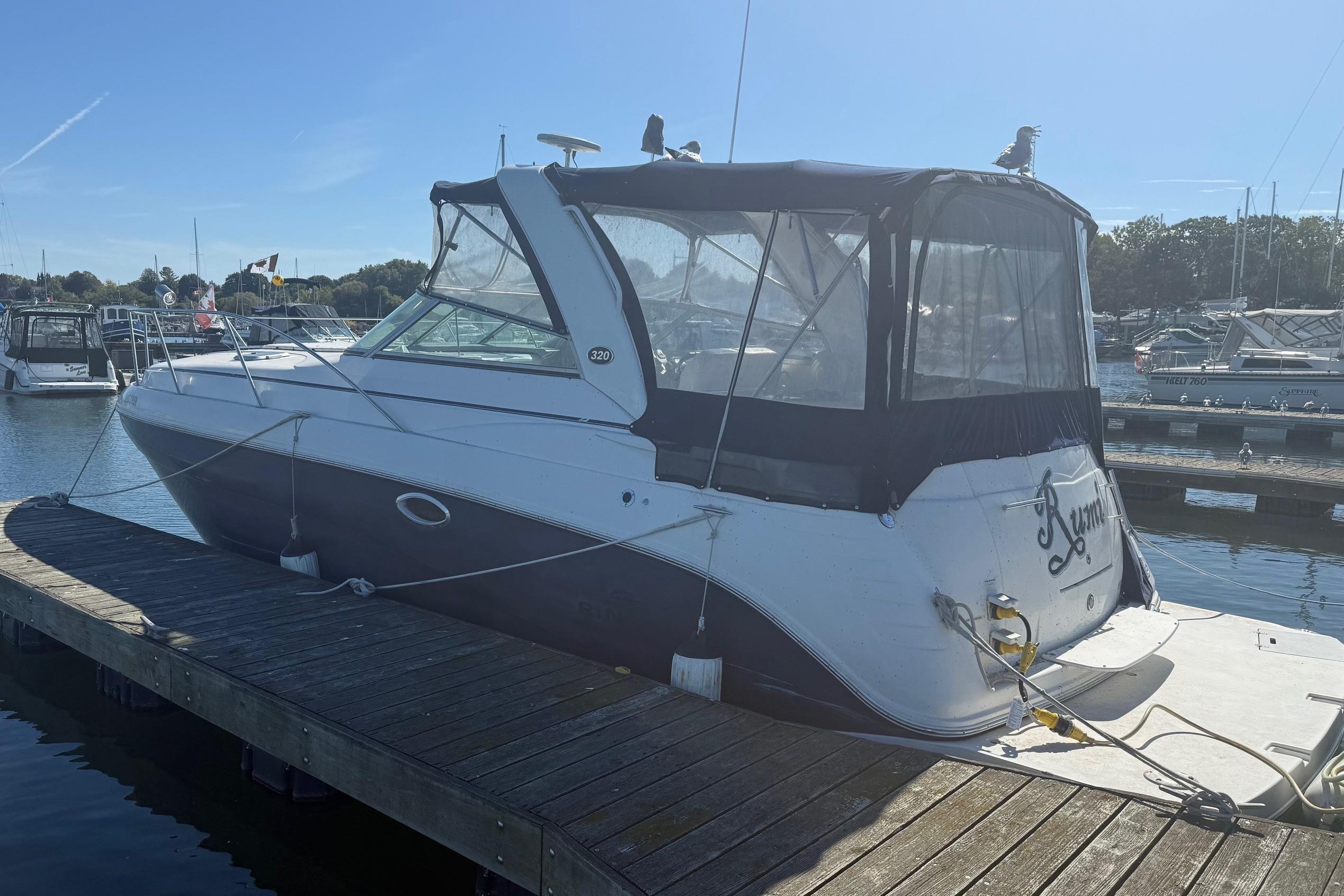 Rinker 320 Express Cruiser