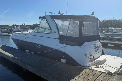 Rinker 320 Express Cruiser