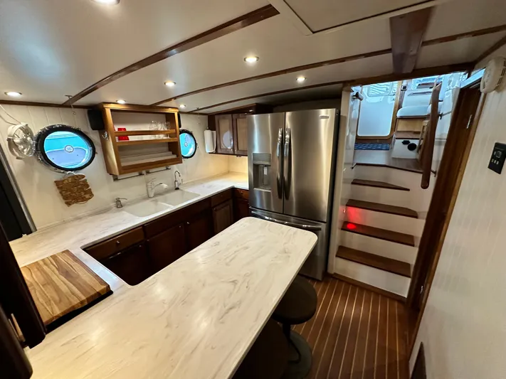 Magnolia Yacht Photos Pics 