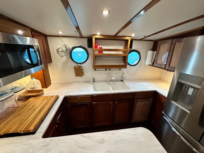 Magnolia Yacht Photos Pics 